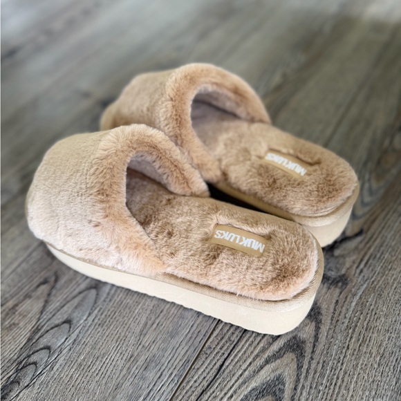 NEW NEVER WORN MUK LUKS Kirstey Slide in Irish Cream - Picture 4 of 9